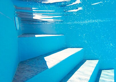 ELBE Floor Surface -Grey Rock Motion Pool Stairs